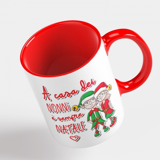 Tazza A casa dei Nonni è sempre Natale - Idea Regalo - Colore Rosso - Famiglia Mug 320 ml in Ceramica