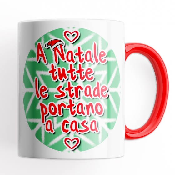 Tazza A Natale tutte le strade portano a casa - Idea Regalo - Rossa - Mug 320 ml in Ceramica